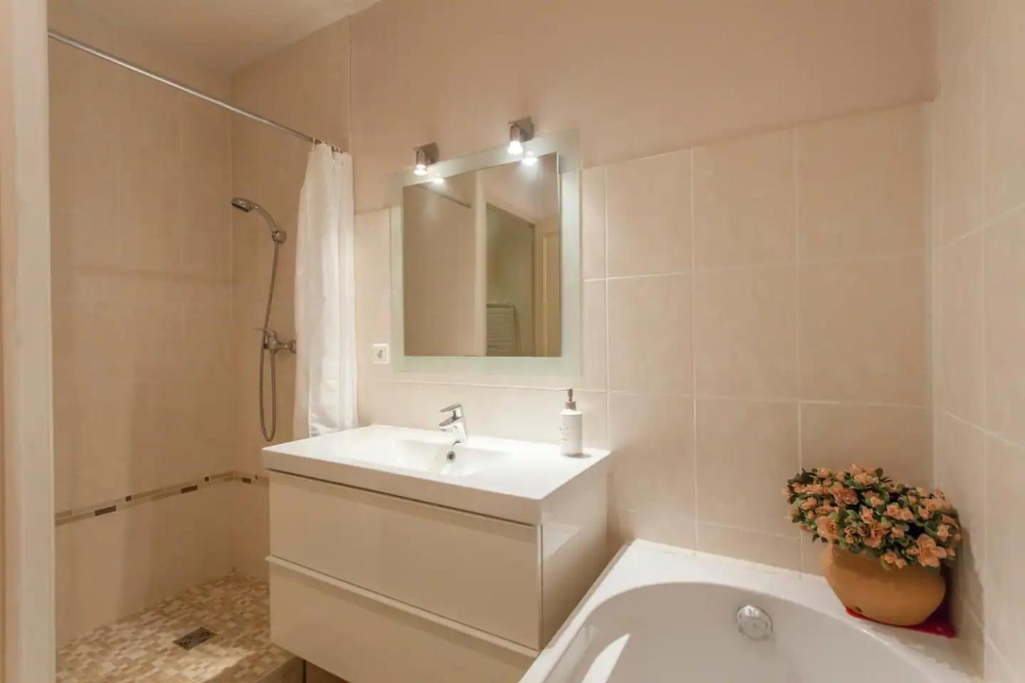 Chambre Privee En Hyper-Centre De Grenoble Exterior photo